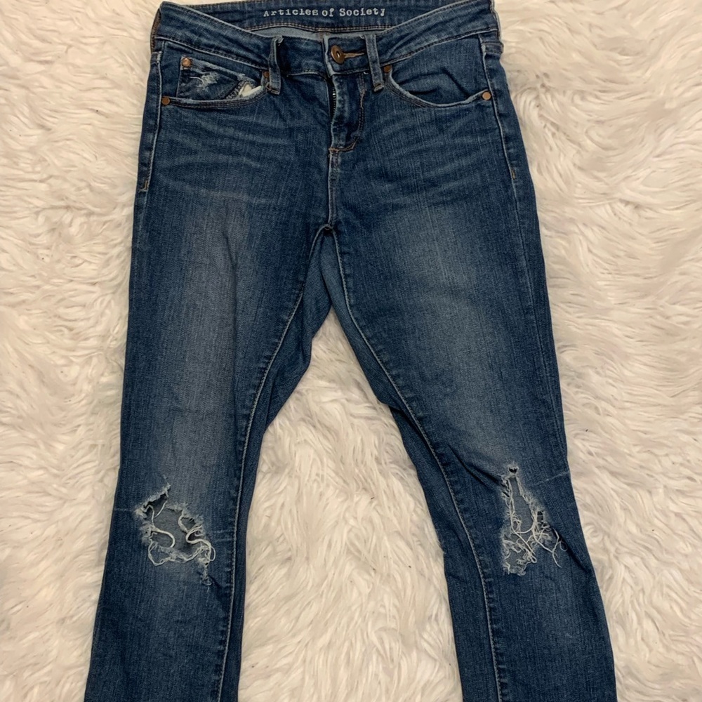 skinny jean with rips at knees